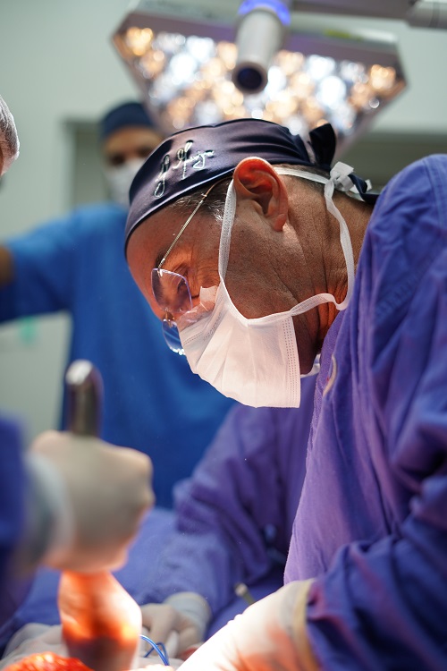 DR. MAURO DEOS